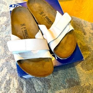 Birkenstock Oita Suede in white - brand new